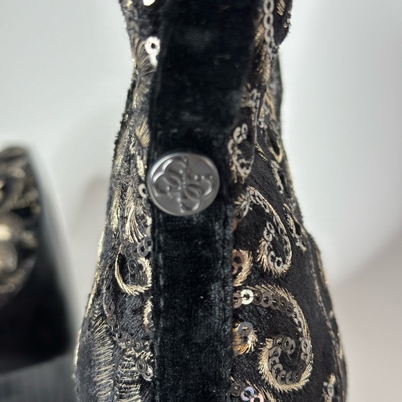 Guess sequin embellished booties BWOB. Never worn size 8 but fits small. - Picture 2 of 6